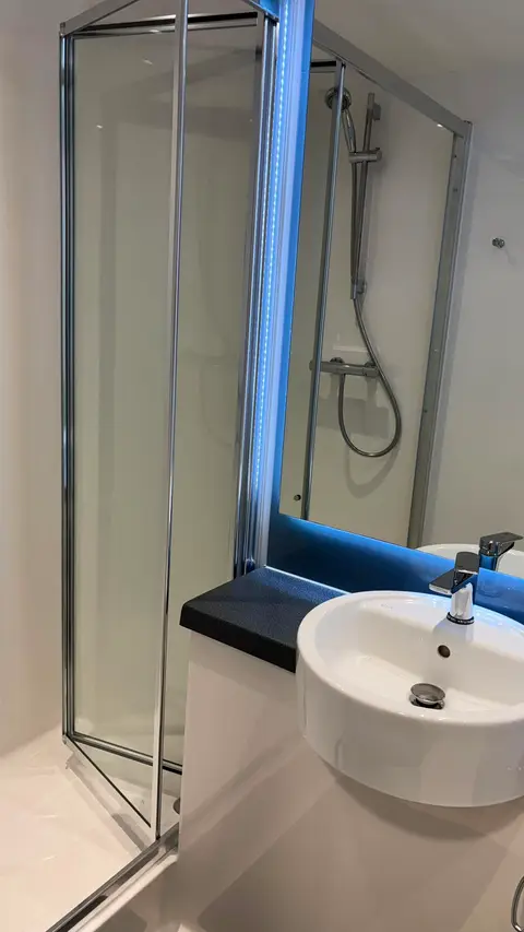 Ensuite Shower Sink — Klean Touch commercial cleaning, London