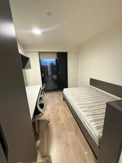 Student Bedroom Desk After — Klean Touch commercial cleaning, London