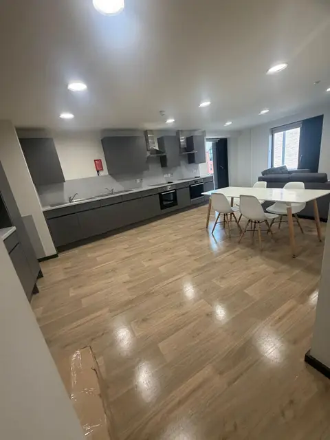 Student Kitchen Dining After — Klean Touch commercial cleaning, London